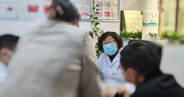 11月21日起,原北京302医院肝病主任饶雅琴莅临河南省医药院会诊